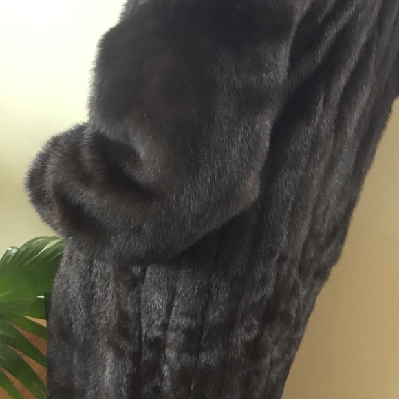 ELEGANT AUTHENTIC MINK FUR COAT - Picture 4 of 7